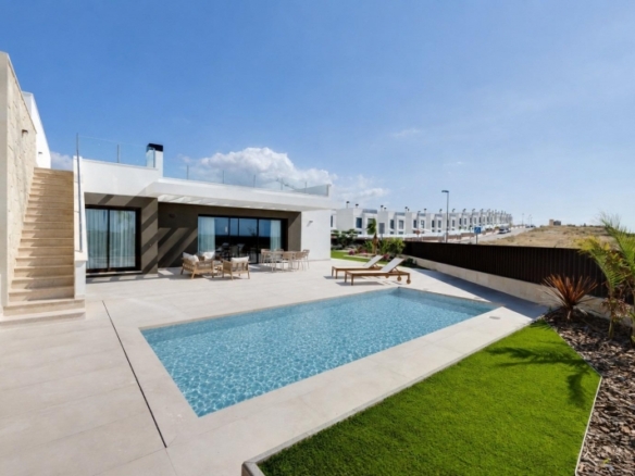 Villa adosada de 3 dormitorios con piscina privada y vistas al mar en venta en Mutxamel(Alicante)