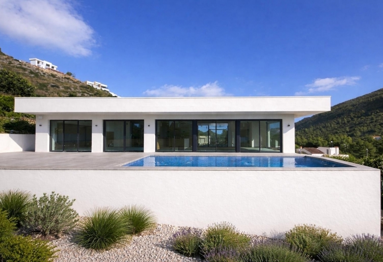 Villa de 3 dormitorios con piscina privada y vistas abiertas a la montaña en Pedreguer(Alicante)