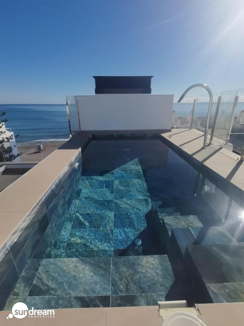 g_43220-13-20 Ático llave en mano de 2 dormitorios con amplia terraza a 50m de la playa a la venta en Torrevieja