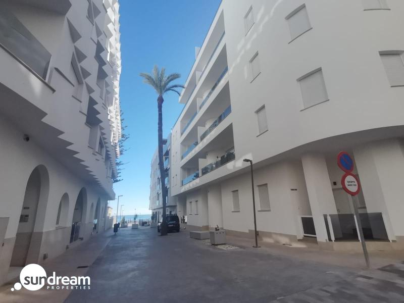 g_43220-13-24 Ático llave en mano de 2 dormitorios con amplia terraza a 50m de la playa a la venta en Torrevieja