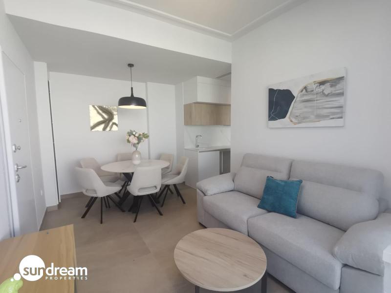 Ático llave en mano de 2 dormitorios con amplia terraza a 50m de la playa a la venta en Torrevieja