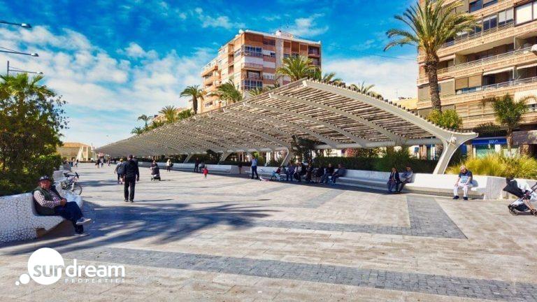 Ático llave en mano de 1 dormitorio con amplia terraza a 50m de la playa a la venta en Torreveija