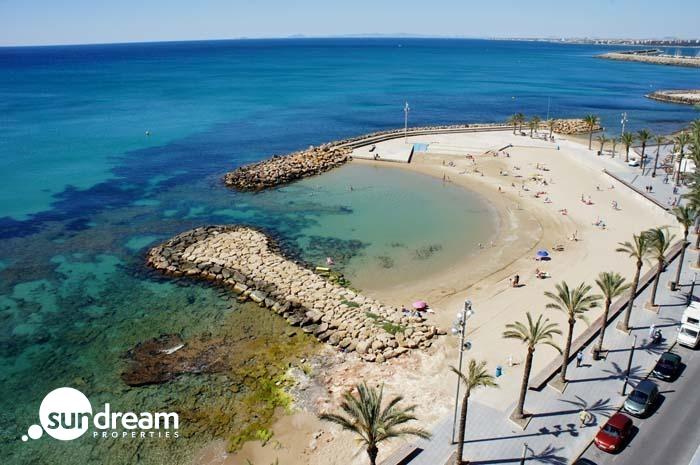 Ático llave en mano de 1 dormitorio con amplia terraza a 50m de la playa a la venta en Torreveija