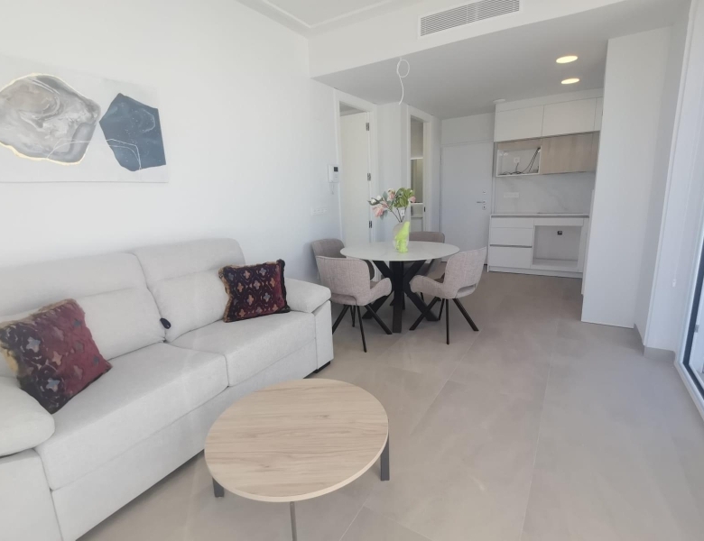 Ático llave en mano de 1 dormitorio con amplia terraza a 50m de la playa a la venta en Torreveija