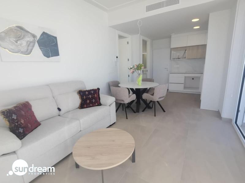 Ático llave en mano de 1 dormitorio con amplia terraza a 50m de la playa a la venta en Torreveija