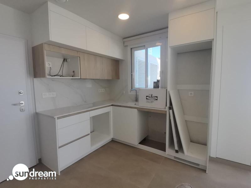 g_43221-11-21 Ático llave en mano de 1 dormitorio con amplia terraza a 50m de la playa a la venta en Torreveija
