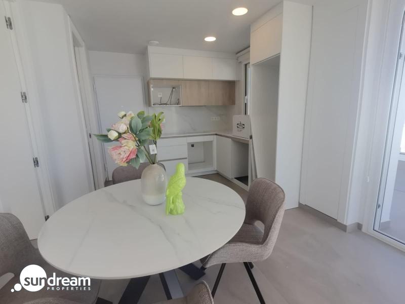 Ático llave en mano de 1 dormitorio con amplia terraza a 50m de la playa a la venta en Torreveija
