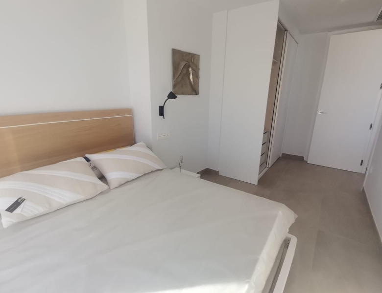 Ático llave en mano de 1 dormitorio con amplia terraza a 50m de la playa a la venta en Torreveija