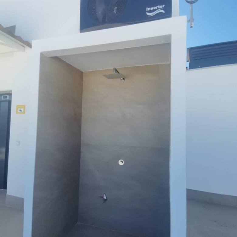 Ático llave en mano de 1 dormitorio con amplia terraza a 50m de la playa a la venta en Torreveija