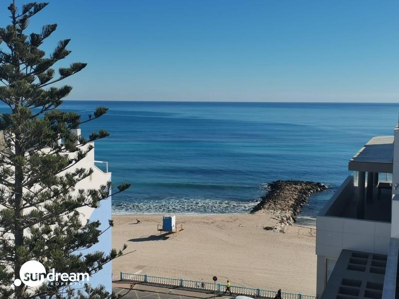g_43221-11-9 Ático llave en mano de 1 dormitorio con amplia terraza a 50m de la playa a la venta en Torreveija