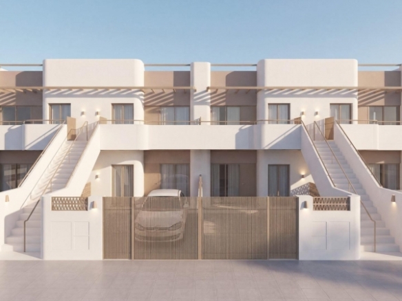 Bungalow de planta alta con 2 dormitorios y piscina privada a la venta en Pilar de la Horadada.