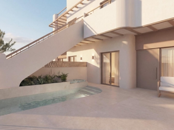 Bungalow de planta alta con 2 dormitorios y piscina privada a la venta en Pilar de la Horadada.