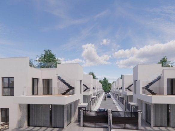 Villa independiente de nueva construcción con 4 dormitorios y piscina privada en Los Montesinos(Alicante)