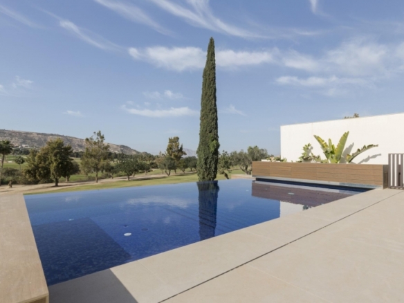 Maginifica villa de nueva construcción con 3 dormitorios en primera línea de campo de golf en La Finca Golf Resort