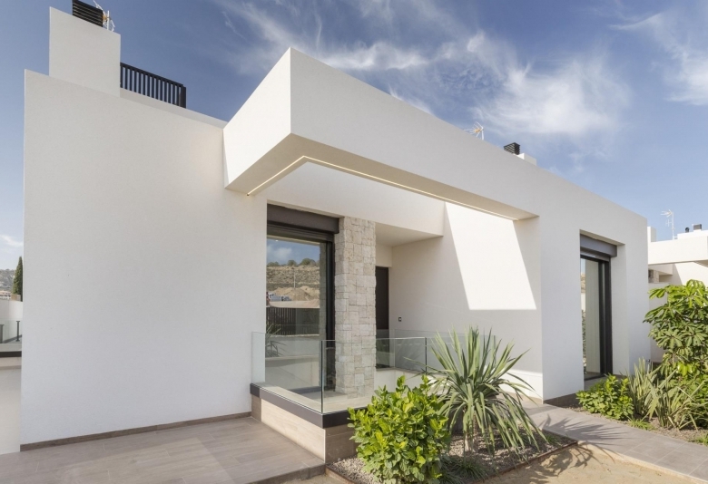 Maginifica villa de nueva construcción con 3 dormitorios en primera línea de campo de golf en La Finca Golf Resort