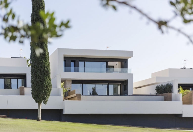 Maginifica villa de nueva construcción con 3 dormitorios en primera línea de campo de golf en La Finca Golf Resort