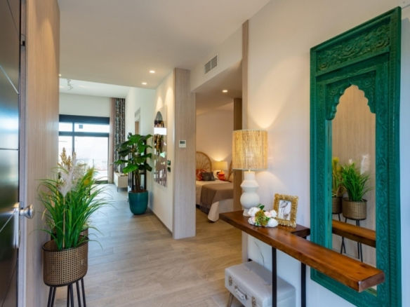 Villa pareada con 3 dormitorios y piscina privada a la venta en La Finca Golf Resort, Algorfa