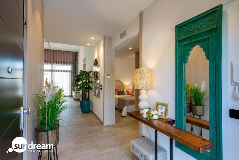 Villa pareada con 3 dormitorios y piscina privada a la venta en La Finca Golf Resort, Algorfa