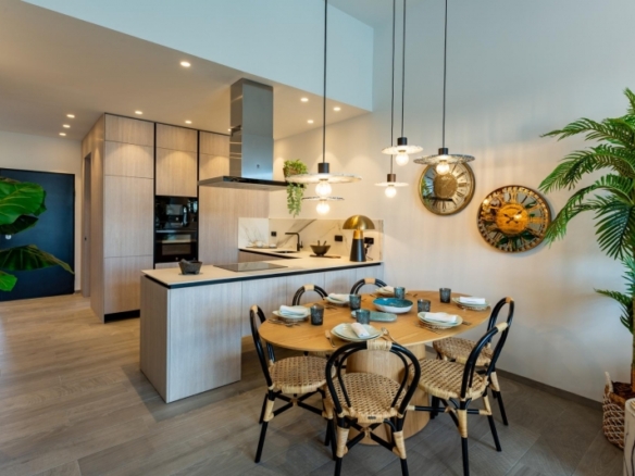 Villa pareada con 3 dormitorios y piscina privada a la venta en La Finca Golf Resort, Algorfa
