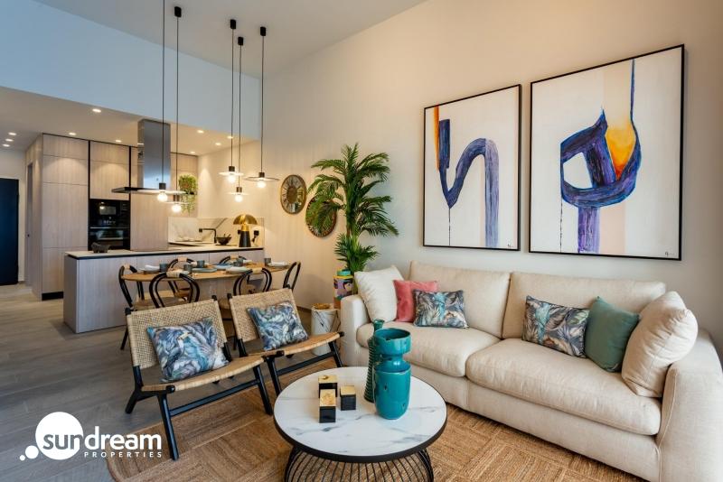 Villa pareada con 3 dormitorios y piscina privada a la venta en La Finca Golf Resort, Algorfa