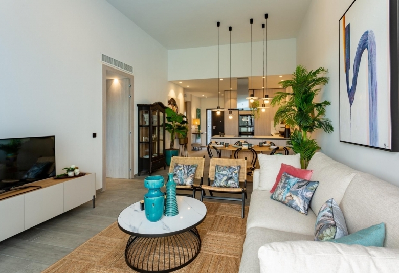 Villa pareada con 3 dormitorios y piscina privada a la venta en La Finca Golf Resort, Algorfa