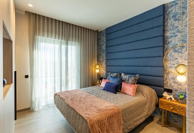 Villa pareada con 3 dormitorios y piscina privada a la venta en La Finca Golf Resort, Algorfa