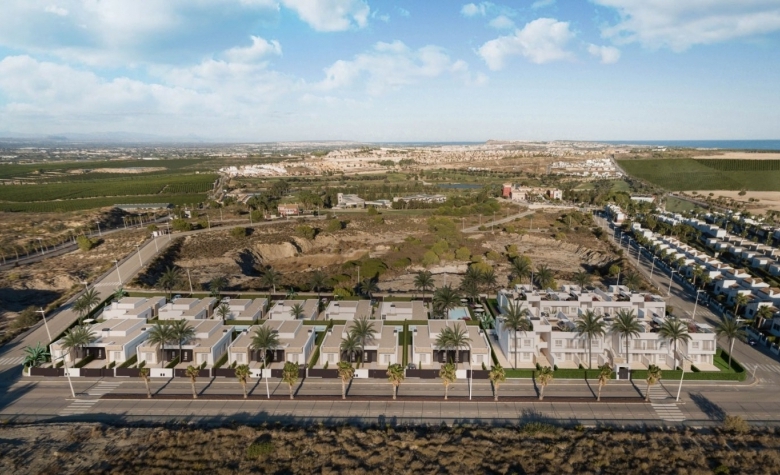 Villa pareada con 3 dormitorios y piscina privada a la venta en La Finca Golf Resort, Algorfa