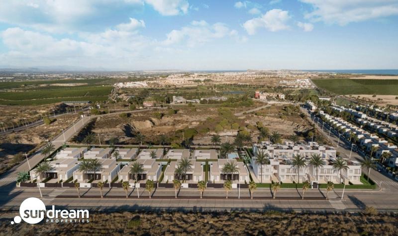 Villa pareada con 3 dormitorios y piscina privada a la venta en La Finca Golf Resort, Algorfa