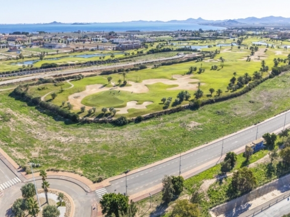 Chalet en una planta de 3 dormitorios en primera línea del campo de golf en Los Alcázares