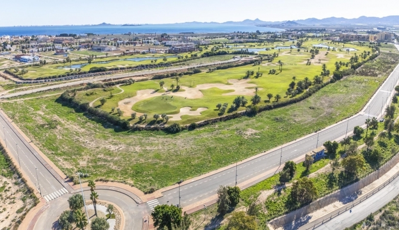 Chalet en una planta de 3 dormitorios en primera línea del campo de golf en Los Alcázares