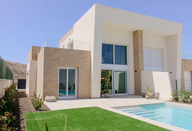 Villa pareada de 3 dormitorios con piscina privada a la venta en La Finca Golf Resort, Algorfa