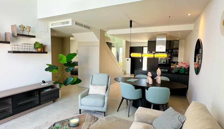 Villa pareada de 3 dormitorios con piscina privada a la venta en La Finca Golf Resort, Algorfa