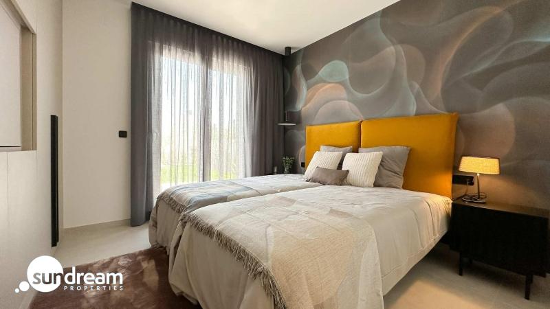 Villa pareada de 3 dormitorios con piscina privada a la venta en La Finca Golf Resort, Algorfa