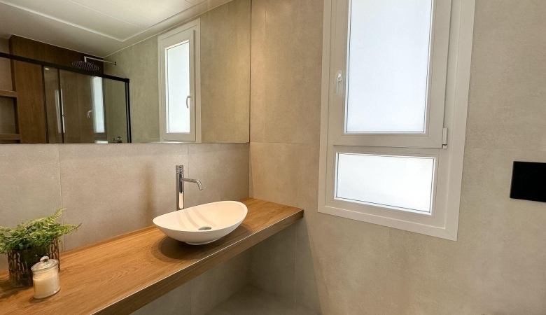 Villa pareada de 3 dormitorios con piscina privada a la venta en La Finca Golf Resort, Algorfa