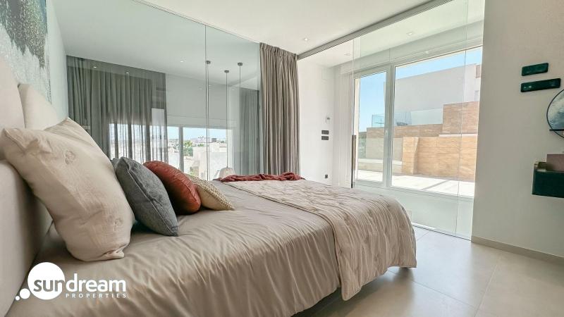 g_43315-22-28 Villa pareada de 3 dormitorios con piscina privada a la venta en La Finca Golf Resort, Algorfa