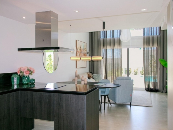 Villa pareada de 3 dormitorios con piscina privada a la venta en La Finca Golf Resort, Algorfa