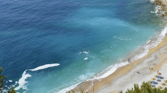 Villa de lujo de 4 dormitorios con piscina infinity y vistas al mar a la venta en Benitachell
