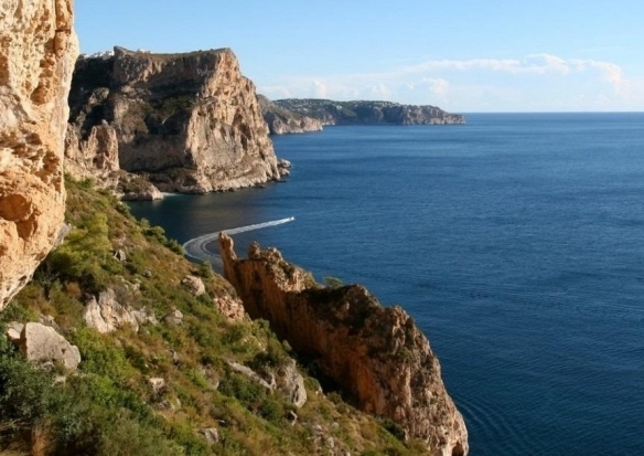 Villa de lujo de 4 dormitorios con piscina infinity y vistas al mar a la venta en Benitachell