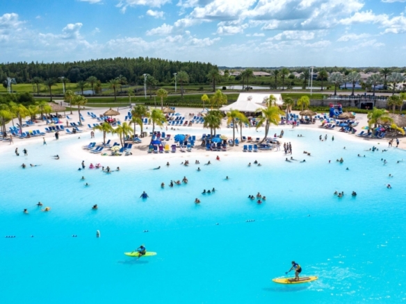 Exclusiva villa con 3 dormitorios, sótano y piscina privada en Santa Rosalia Lake and Life Resort