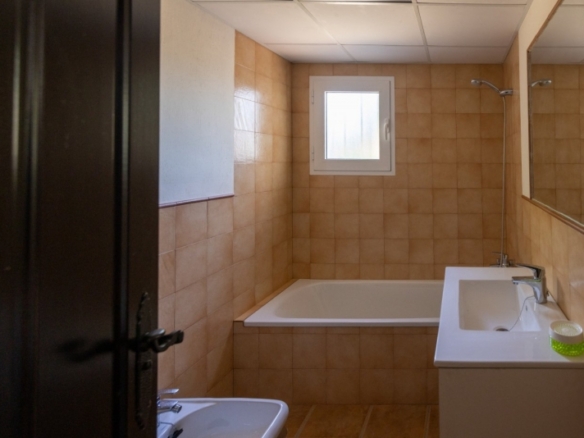 Villa independiente de estilo mediterráneo con 3 dormitorios a la venta en Fuente Alamo – Murcia