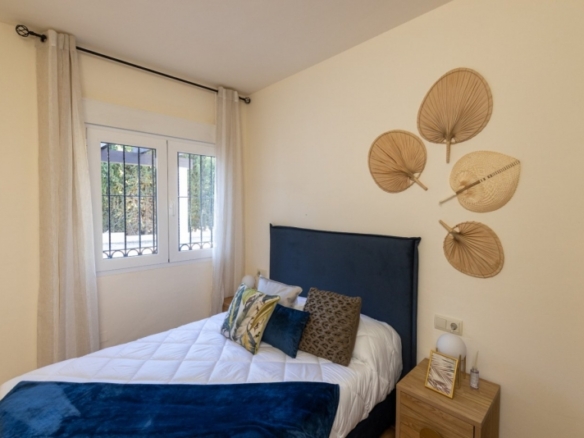 Villa independiente de estilo mediterráneo con 3 dormitorios a la venta en Fuente Alamo – Murcia