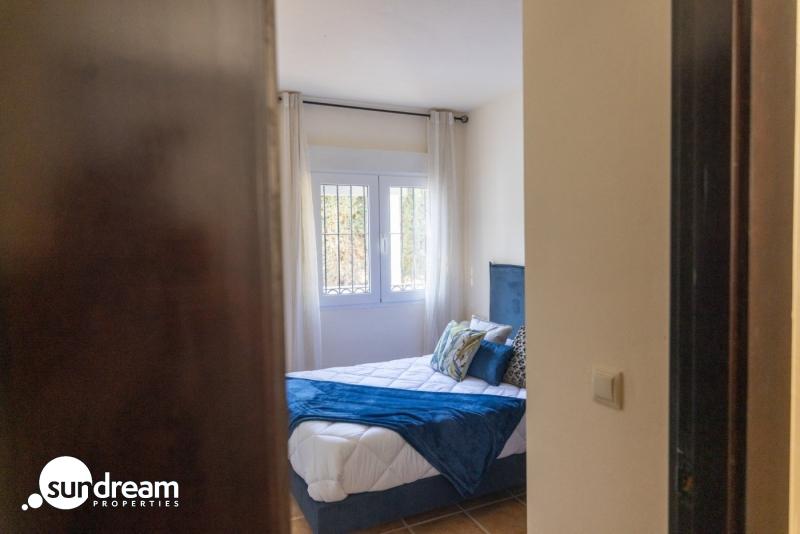 Villa independiente de estilo mediterráneo con 3 dormitorios a la venta en Fuente Alamo – Murcia