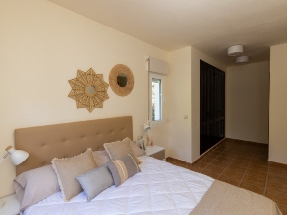 Villa independiente de estilo mediterráneo con 3 dormitorios a la venta en Fuente Alamo – Murcia