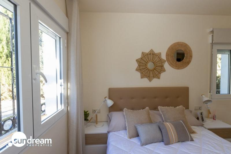Villa independiente de estilo mediterráneo con 3 dormitorios a la venta en Fuente Alamo – Murcia