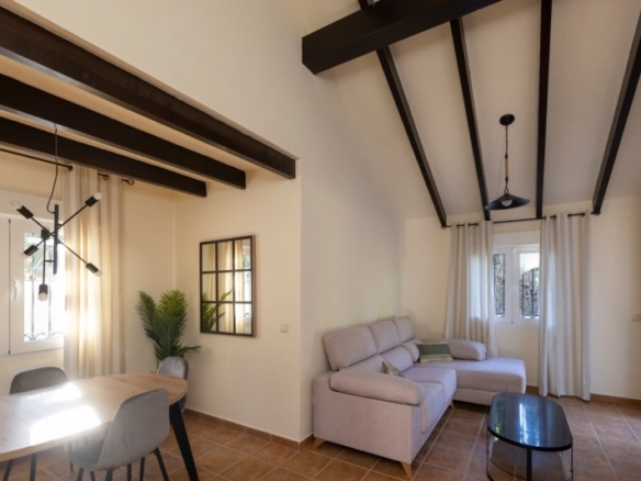 Villa independiente de estilo mediterráneo con 3 dormitorios a la venta en Fuente Alamo – Murcia