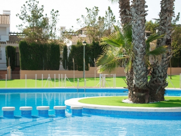 Villa independiente de estilo mediterráneo con 3 dormitorios a la venta en Fuente Alamo – Murcia
