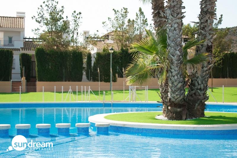 Villa independiente de estilo mediterráneo con 3 dormitorios a la venta en Fuente Alamo – Murcia
