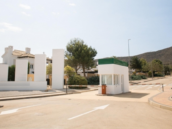 Villa independiente de estilo mediterráneo con 3 dormitorios a la venta en Fuente Alamo – Murcia