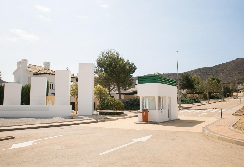 Villa independiente de estilo mediterráneo con 3 dormitorios a la venta en Fuente Alamo – Murcia