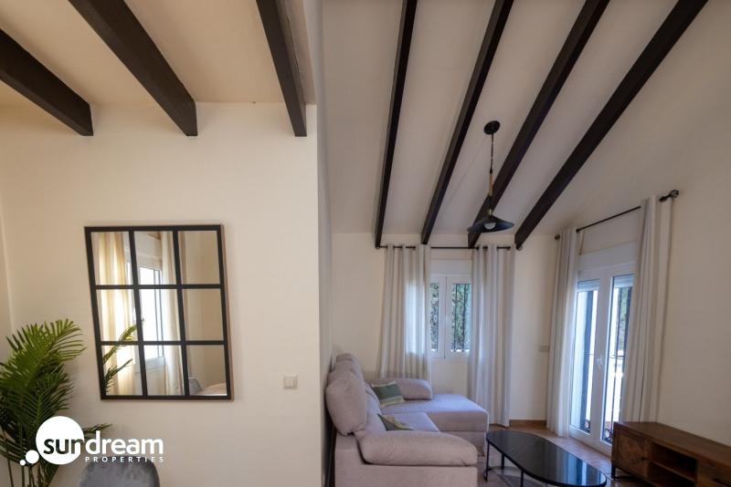 Villa independiente de estilo mediterráneo con 3 dormitorios a la venta en Fuente Alamo – Murcia